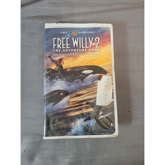Free Willy 2 the Adventure Home VHS - Picture 1 of 1